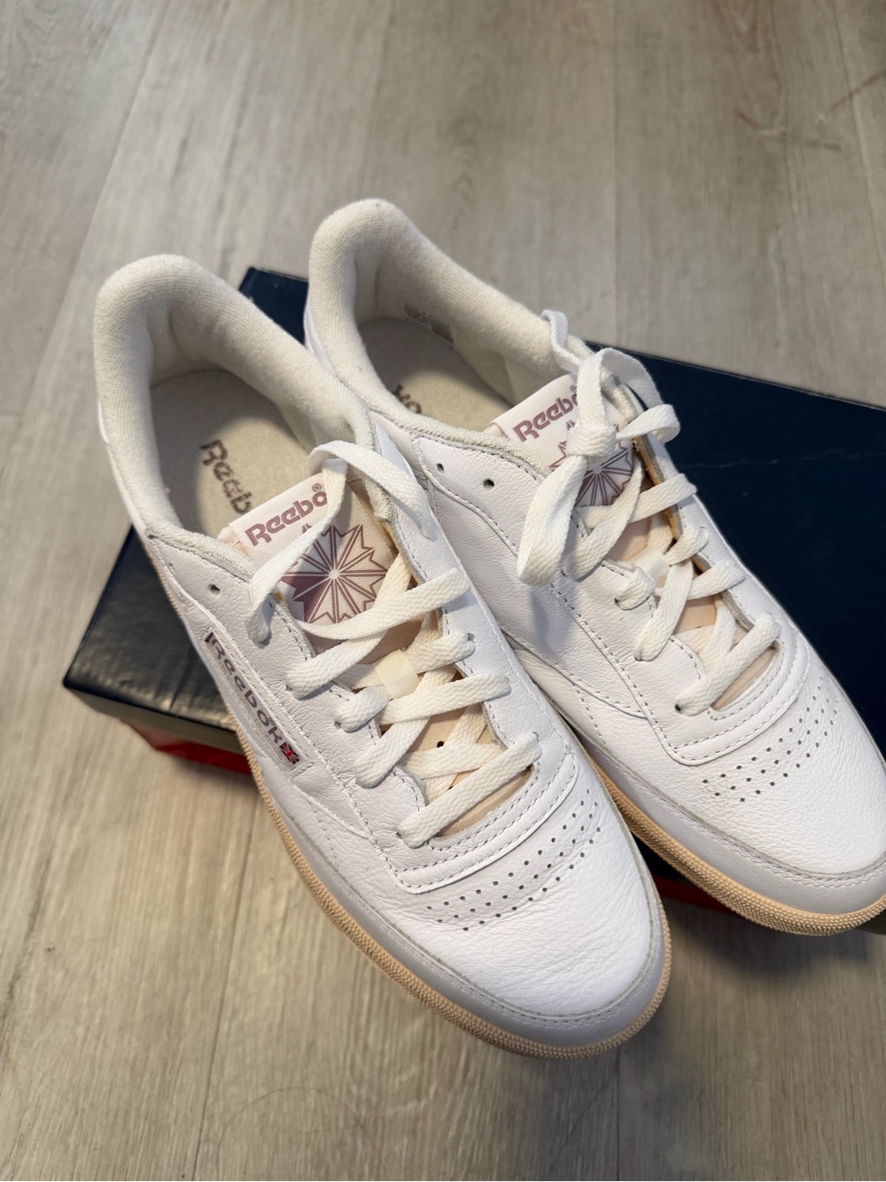 Reebok - Picture 6 of 7